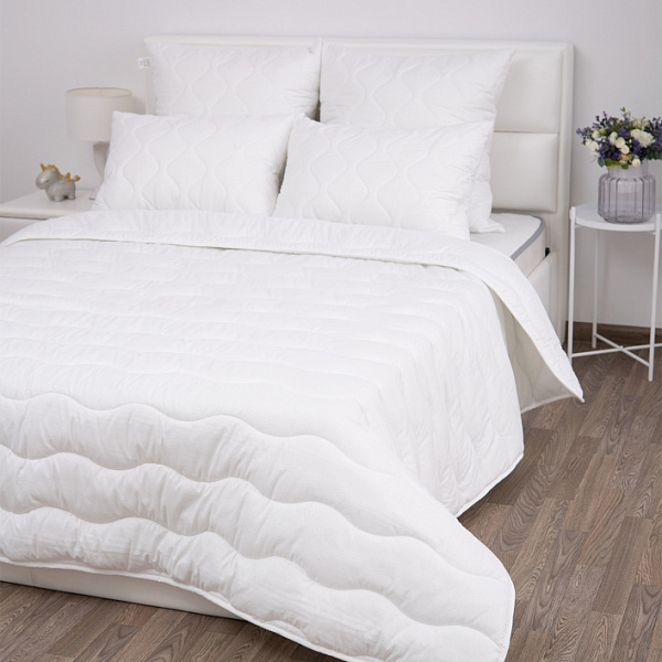 Одеяло "Шарм" однотонное полиэфирное волокно стандарт (2 спальный)